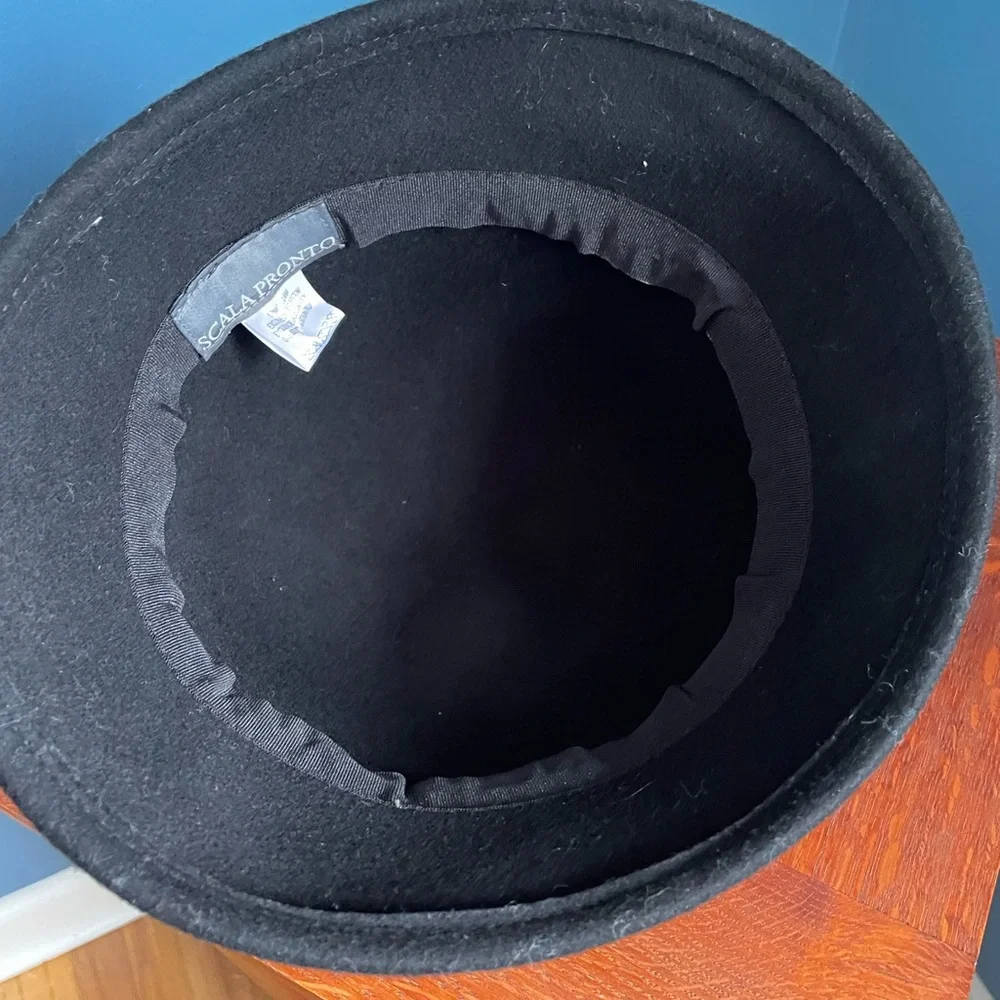 Scalia Pronto Wool Felt Cloche Hat Fabric Flower Decoration Black Burgundy EUC